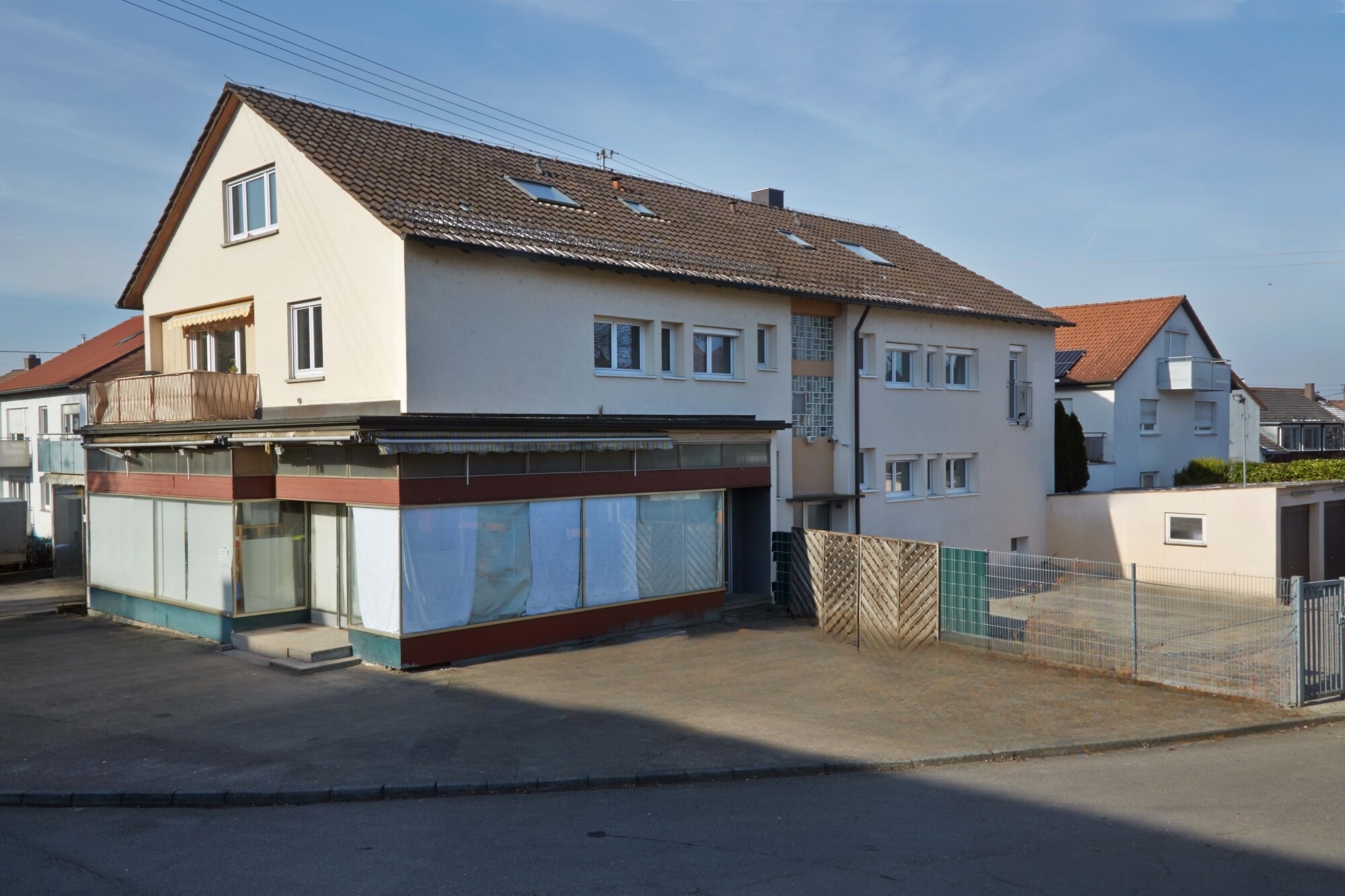 Wohn- u. Geschäftshaus 92