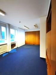 Büroraum ca. 28 m² inkl. Einbauschränke