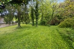 Grünflächen oberhalb des Hauses