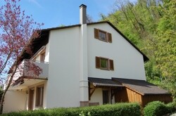 Hausgiebel mit Balkon