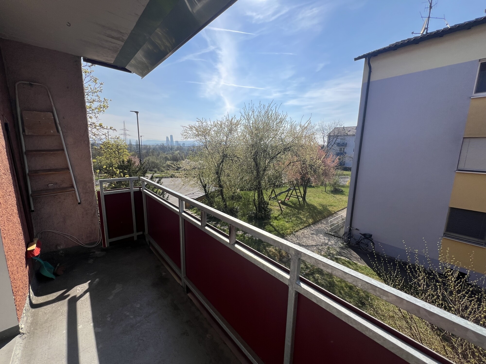 Balkon mit Blick nach Basel