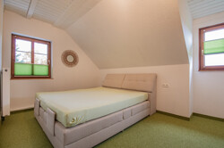 Schlafzimmer DG