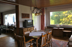 Wohn- Essbereich mit Zugang Balkon