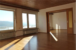 Wohnzimmer mit Esszimmer
