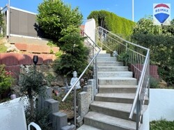 Außen Vorgarten Treppenaufgang zur Straße