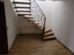 Treppe ins Untergeschoss
