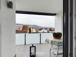 EG: Blick zum Balkon