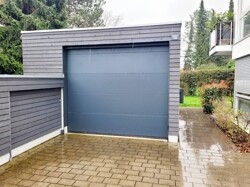 Garage mit Stellplatz davor