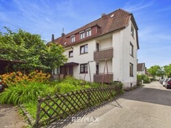 Hausansicht mit Garten