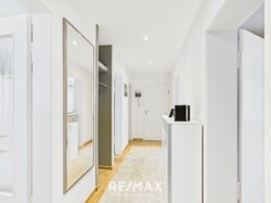 Flur mit Eingangsbereich