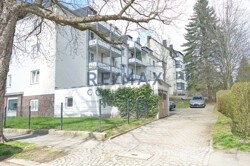 Innenhof mit 4 Stellplätzen