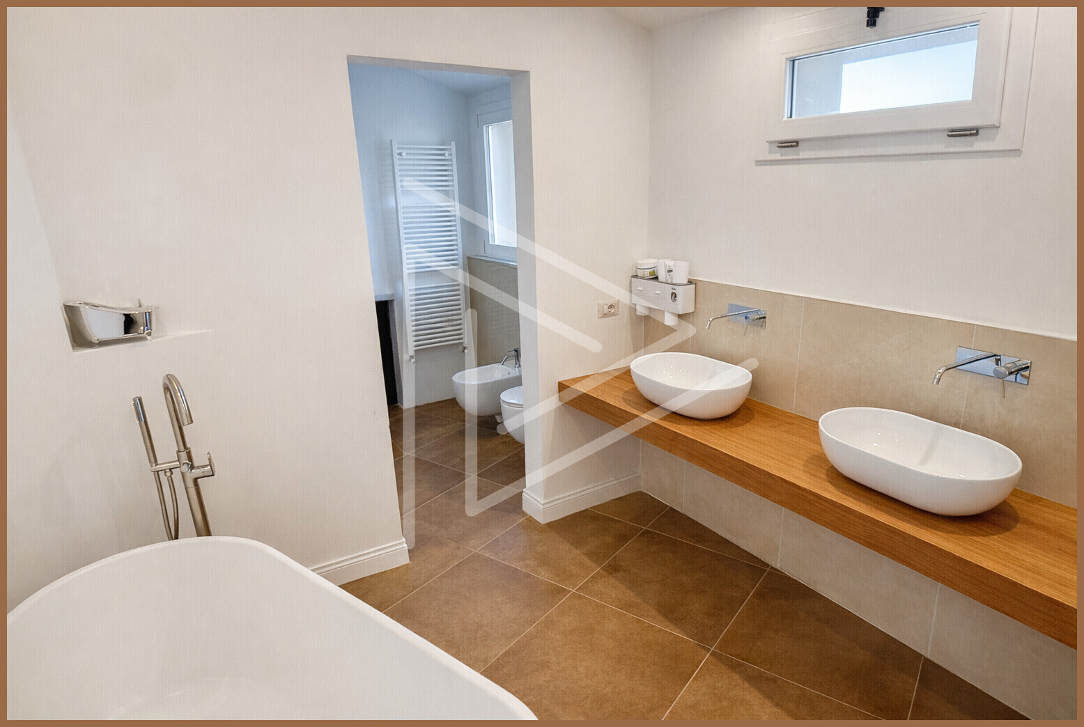 72FAD2B2-DB65-409C-9FE3-AEE234BC0E4E