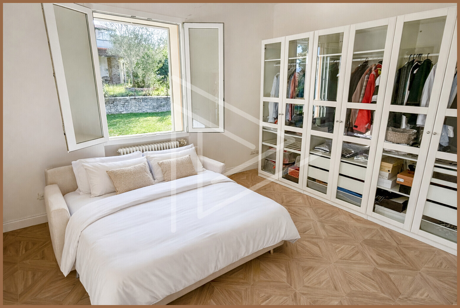 E078CD1A-3AE2-4035-968A-0311EF3D2D14