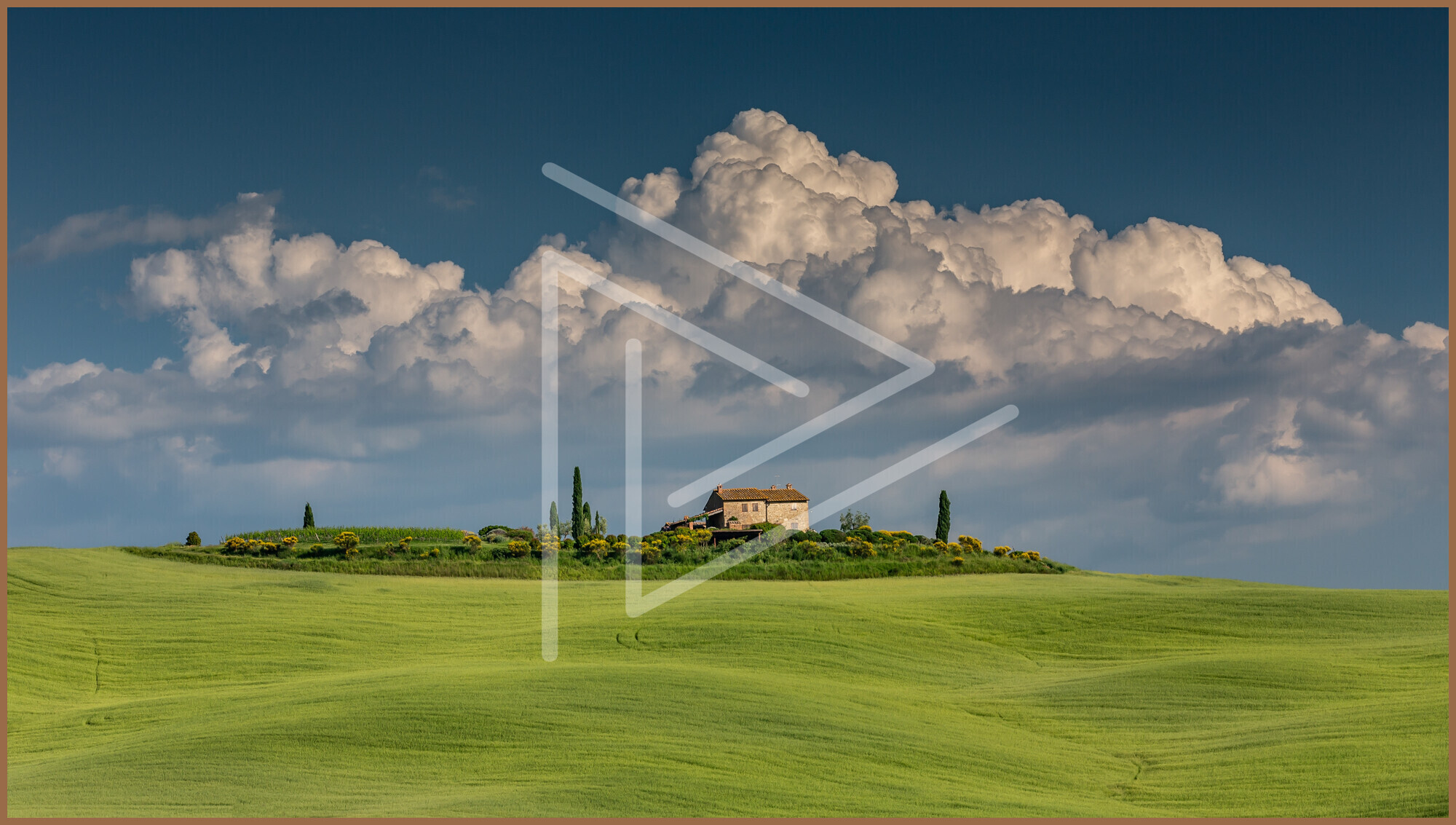 wide-shot-green-hill-val-d-orcia-tuscany-italy