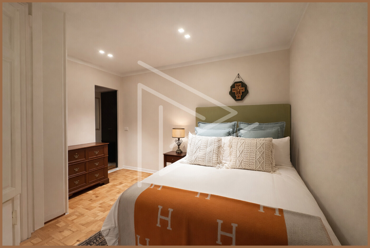 7F360860-23B7-4B87-8375-DB1A1AD85AA8