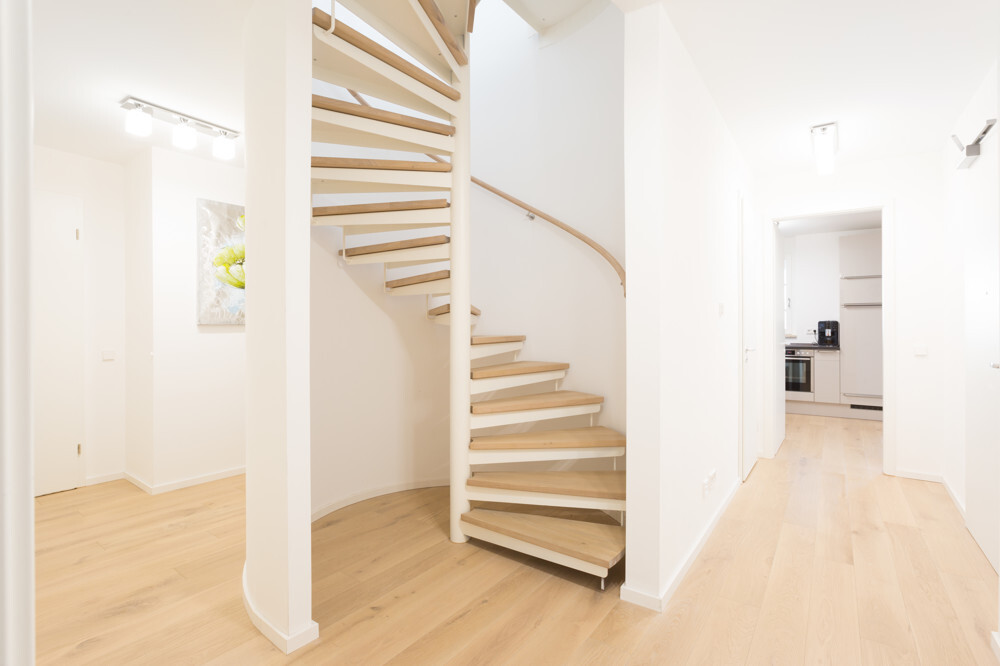 Elegante Holz-Stahltreppe