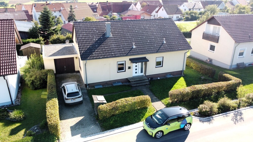Nordseite, Hauseingang, Garage 