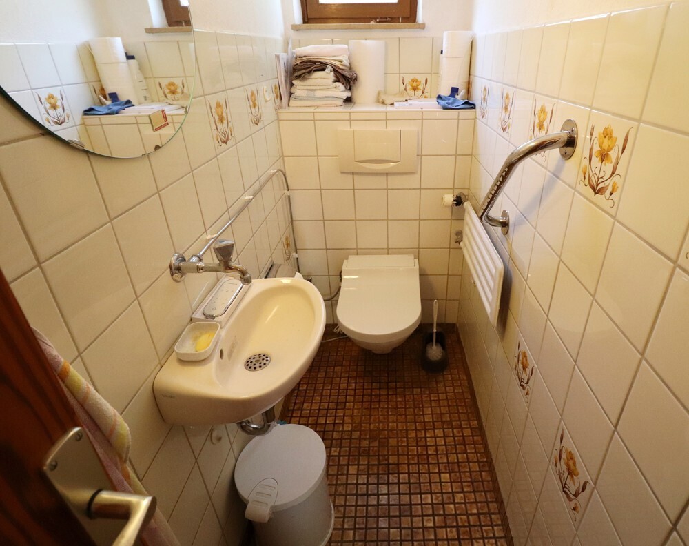 separates WC 