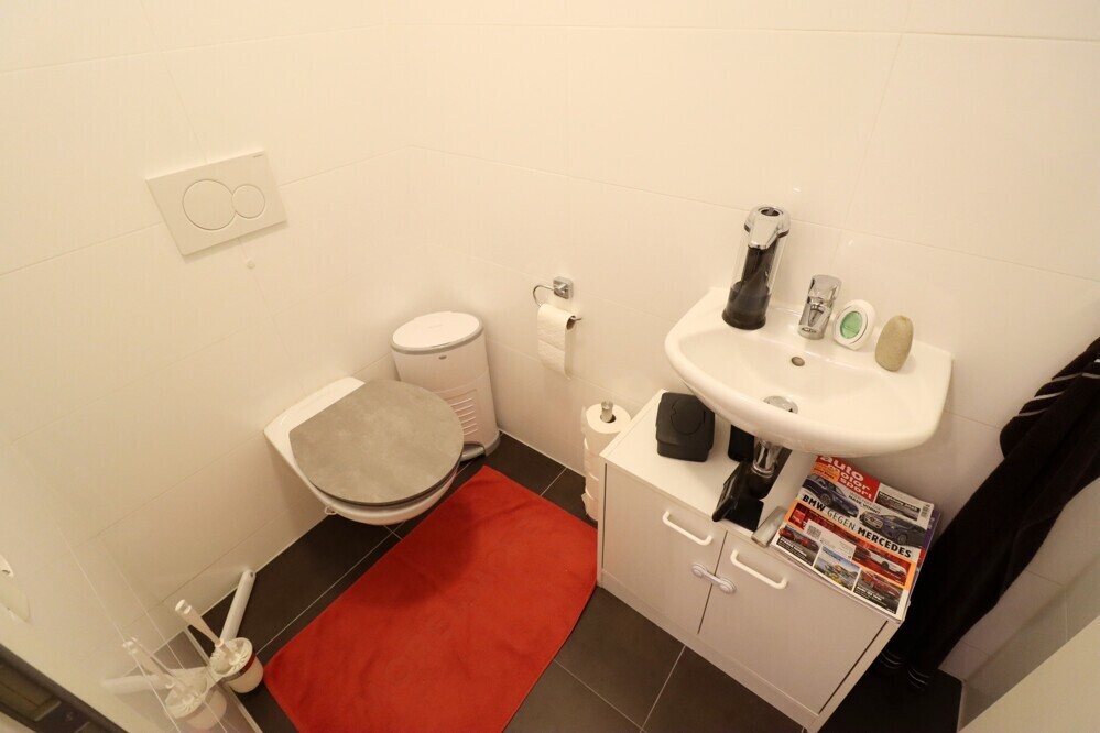 separates WC 