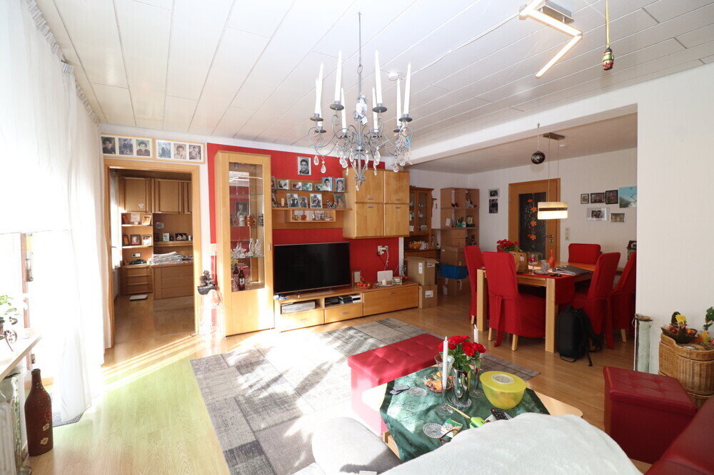 Wohnzimmer mit Zugang zum Elternschlafzimmer