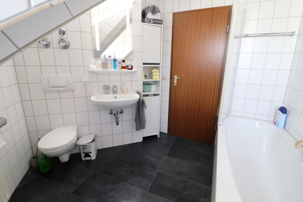 Tageslichtbadezimmer (2.Etage) 