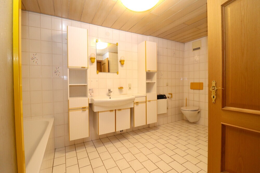 Bad OG Wohnung 1