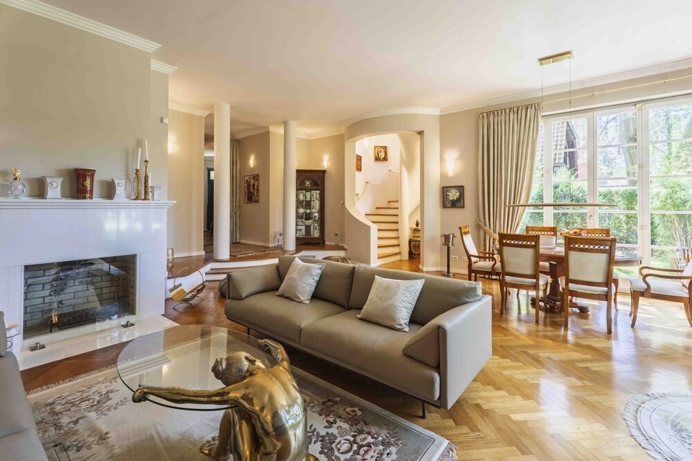 Wohnzimmer mit Kamin