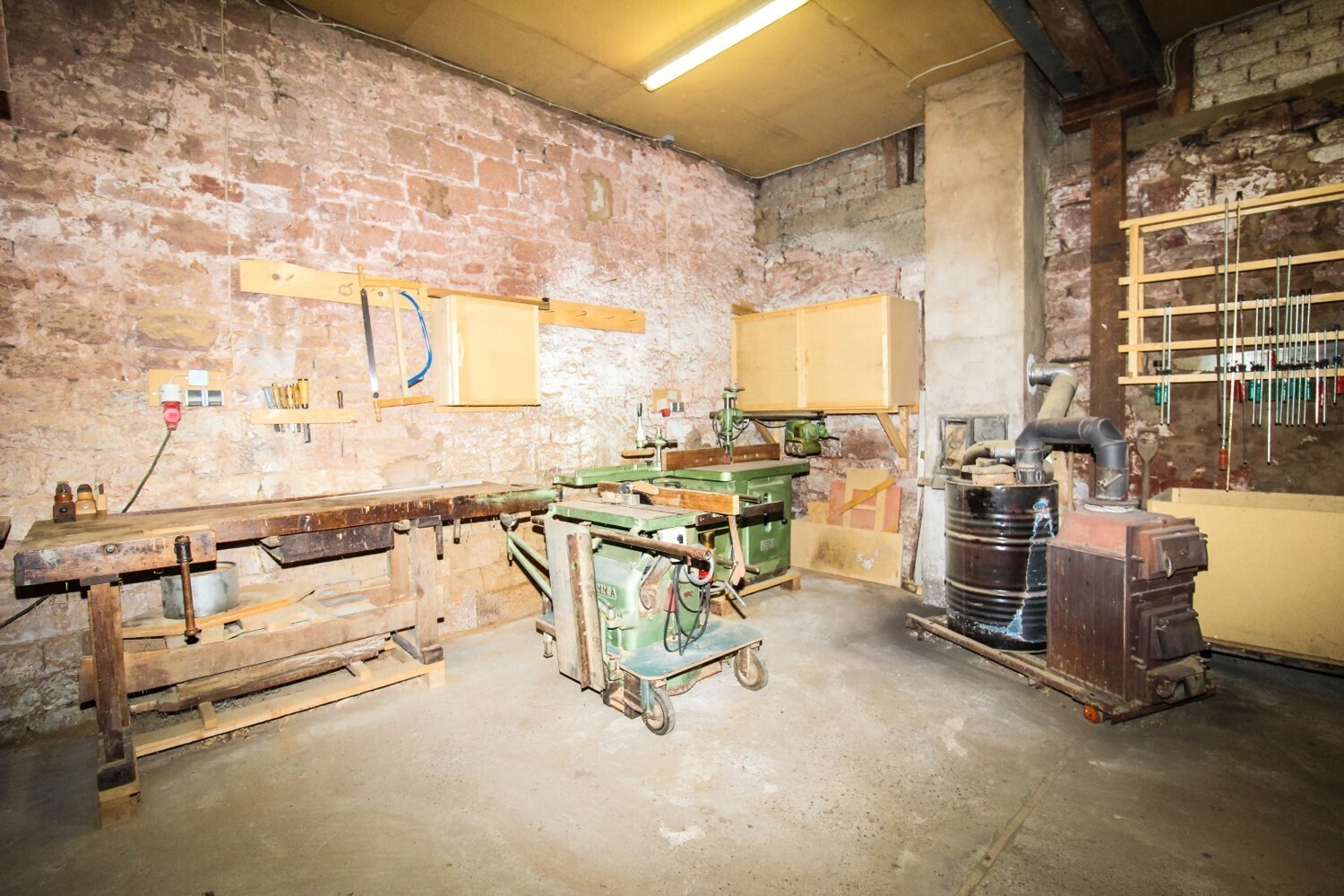 Scheune_Schreinerwerkstatt mit Maschinen (4)