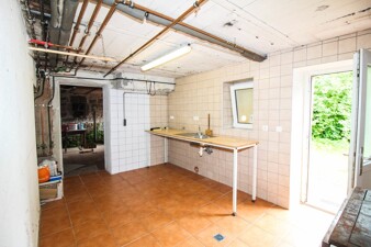 Keller_Waschküche mit Zugang zum Hof