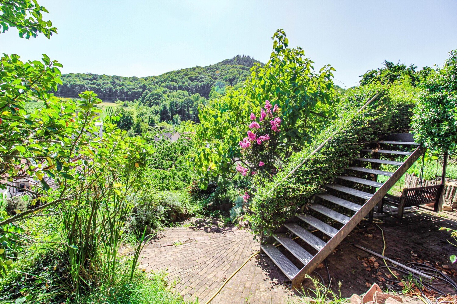 Treppenaufgang zur Terrasse im Kellergeschoss