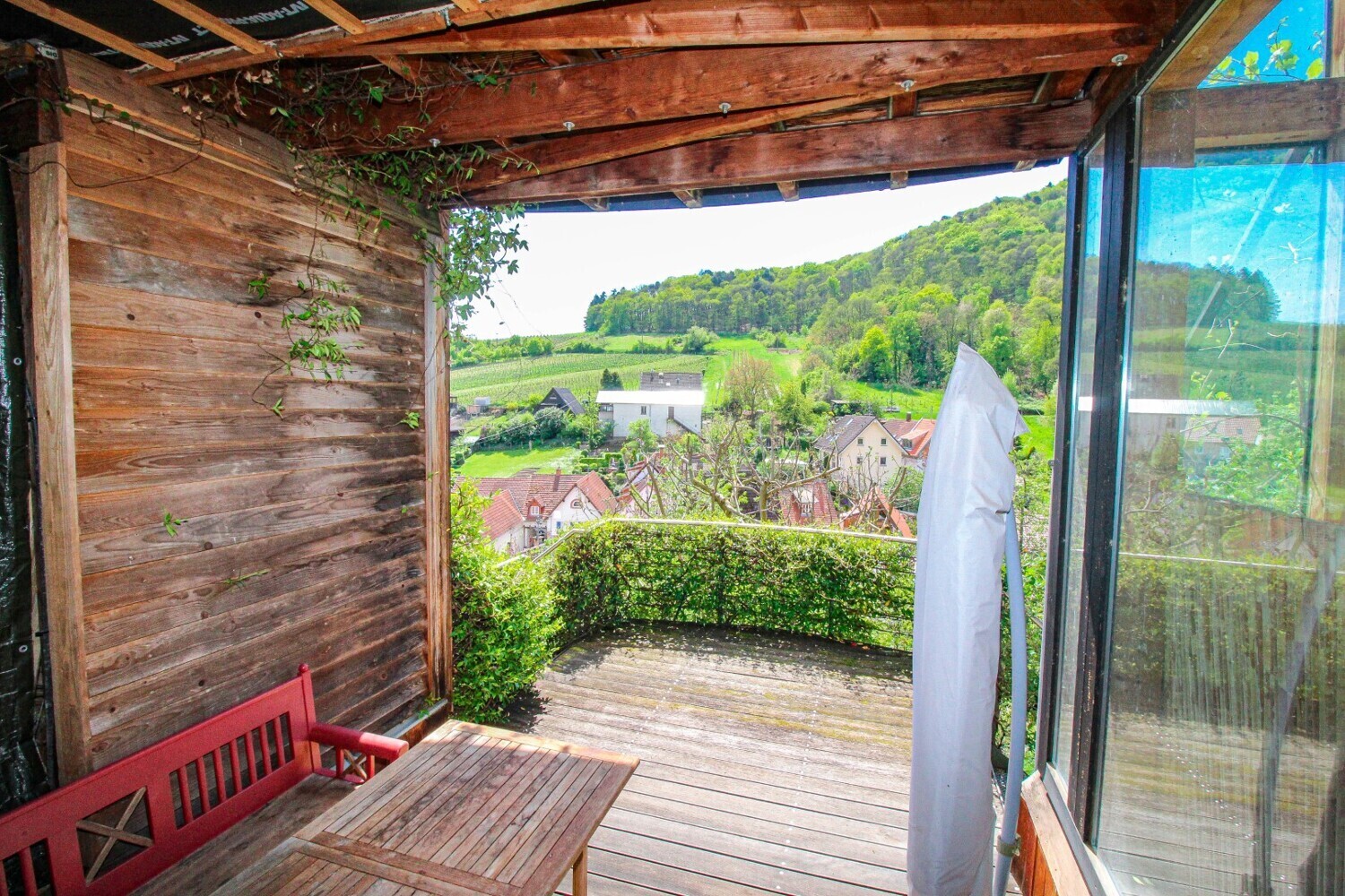 Terrasse und Sitzbereich im Kellergeschoss