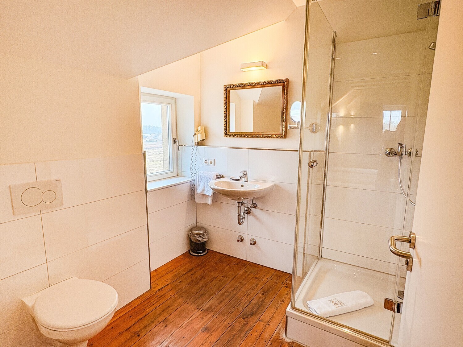 Gästezimmer_Gleis 4_Duschbad