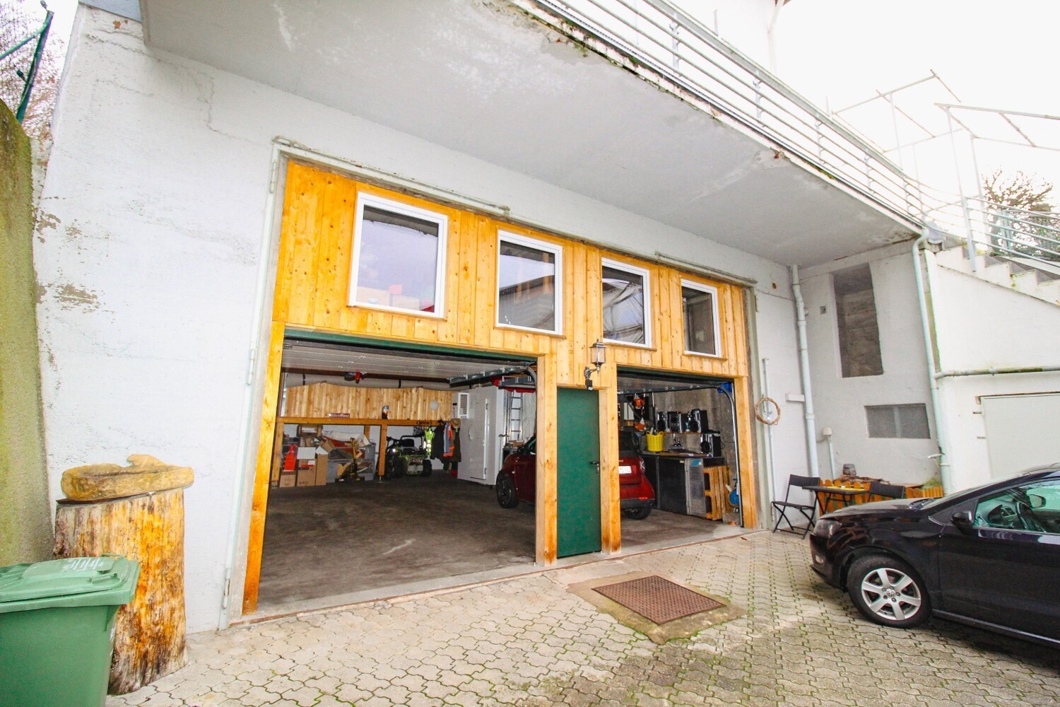 Hotelgebäude Garage