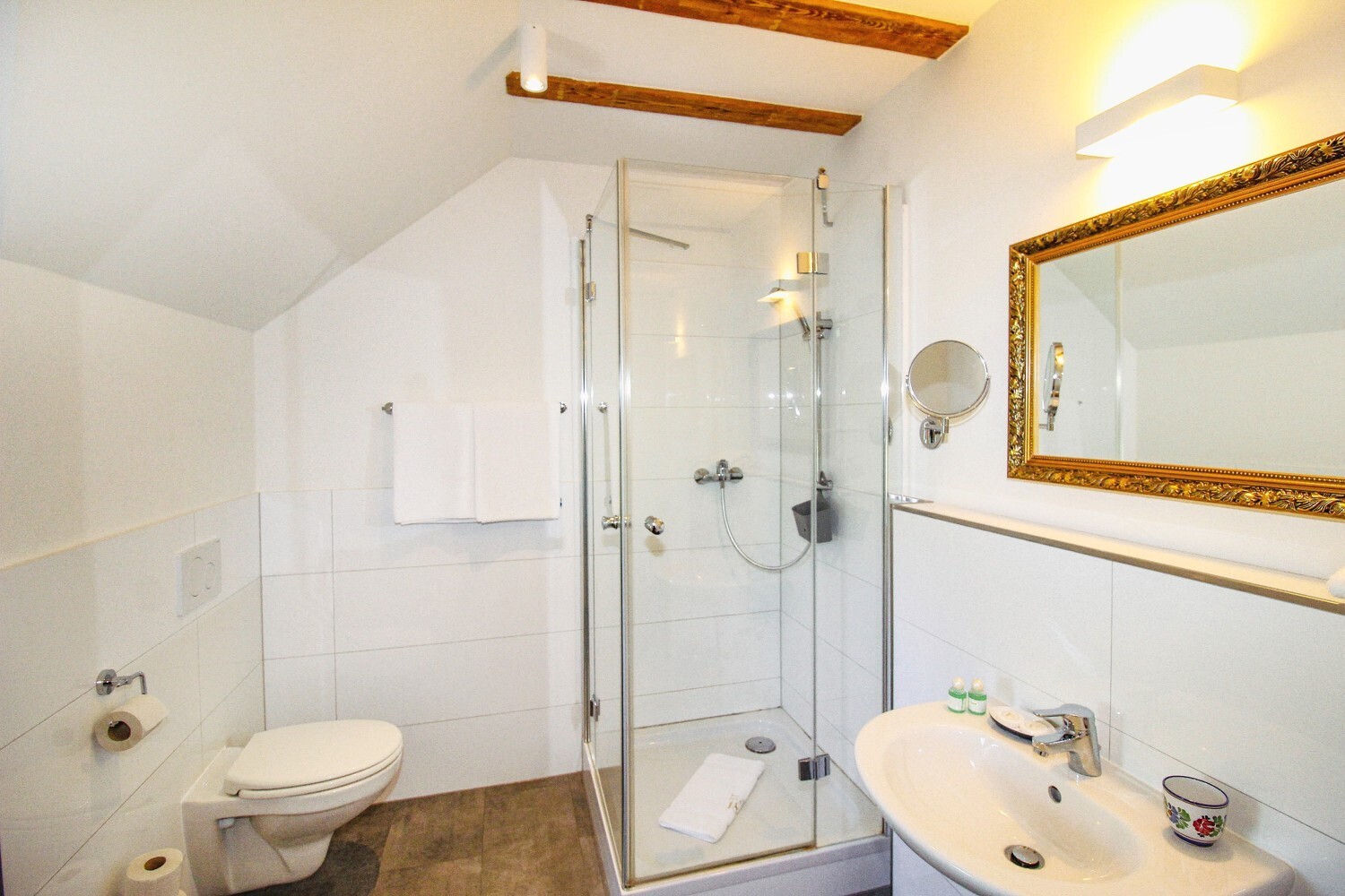 Gästezimmer_Gleis 1_Duschbad