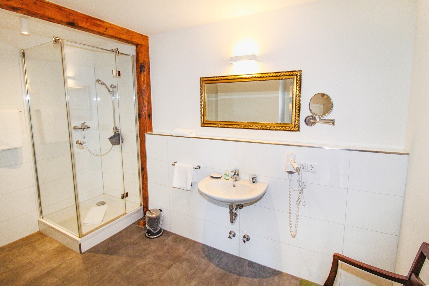 Gästezimmer_Gleis 3_Duschbad