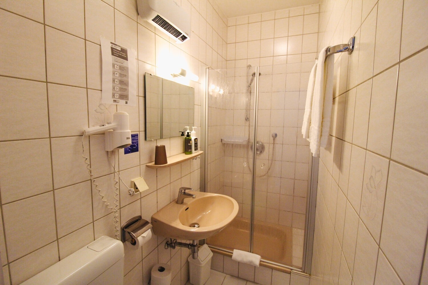 Gästehaus_OG_EZ mit Balkon_Duschbad_Zimmer 5