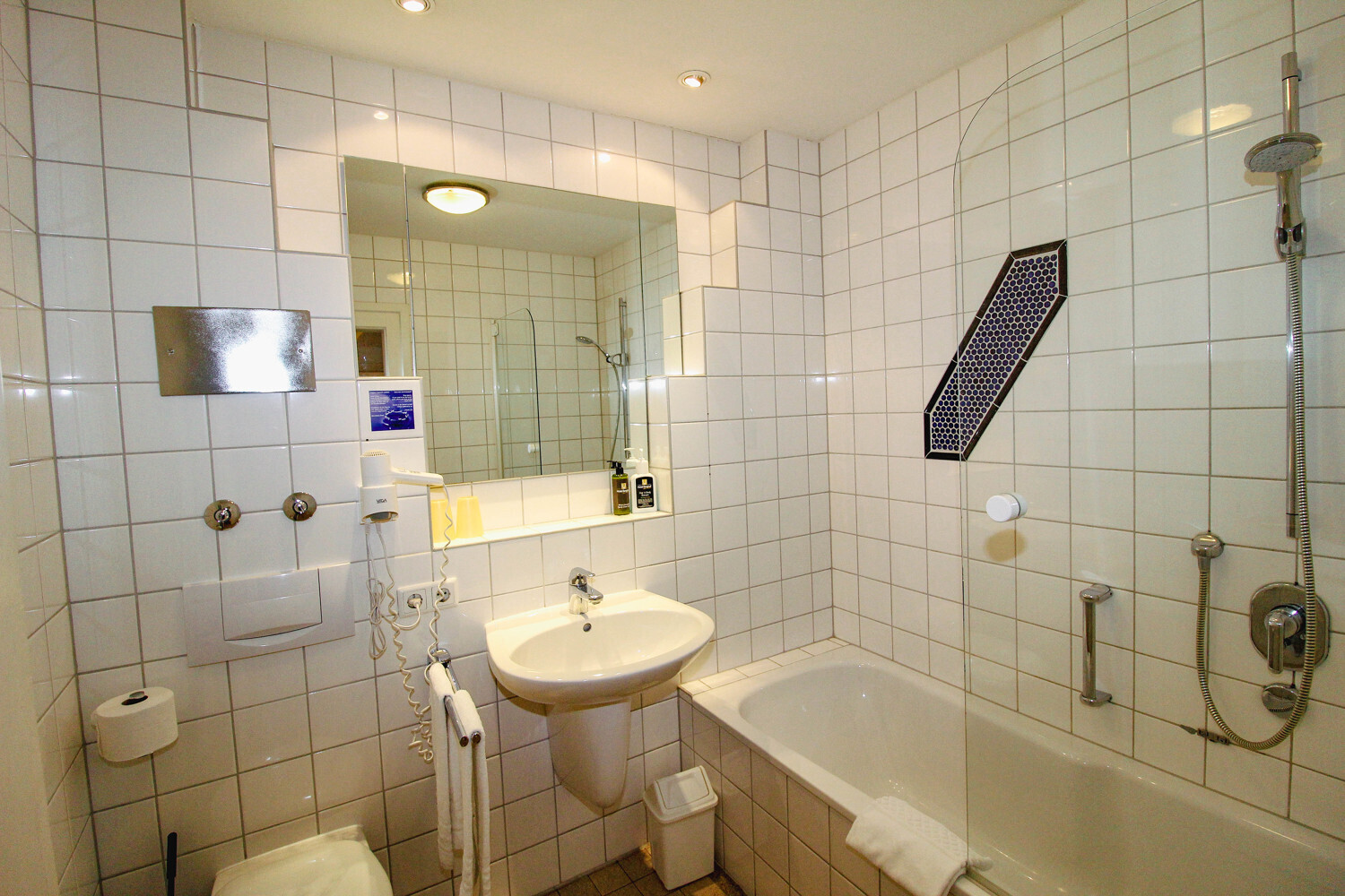 Gästehaus_EG_Familienzimmer 14_Bad