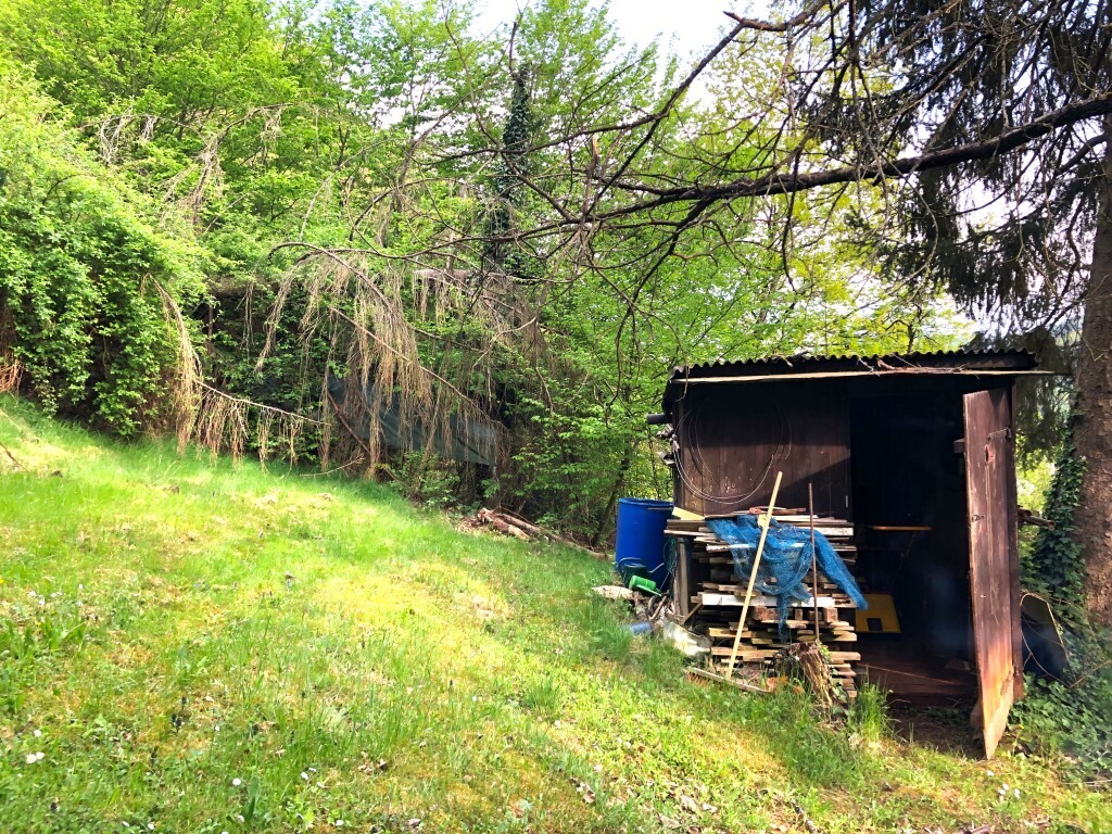 Gartenhaus auf dem Grundstück