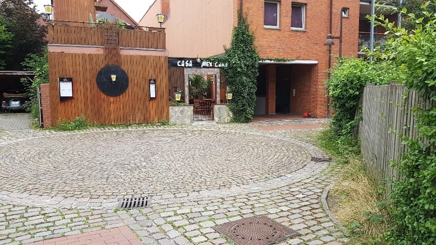 Einfahrt in die Tiefgarage 