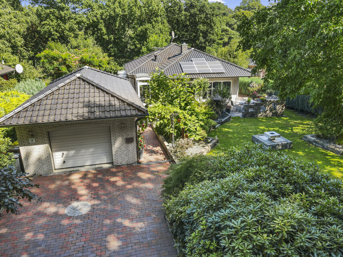 Hausansicht von der Einfahrt