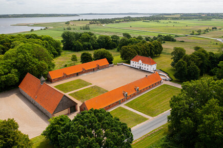 Landgut Strandet Hovedgaard, ca. 90 ha