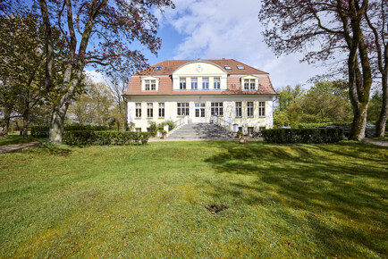 Jagdschloss mit Eigenjagdbezirk, ca. 181 ha (ca. 85 ha Eigentum)