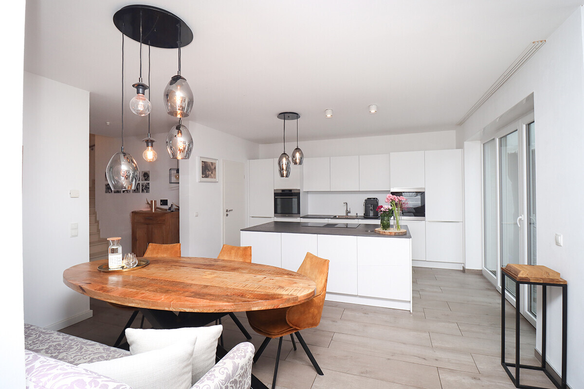 Esszimmer und Küche