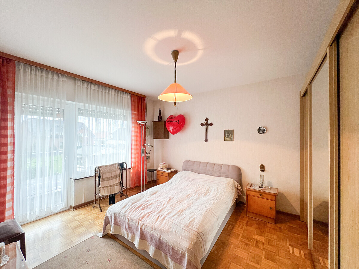 Schlafzimmer 1