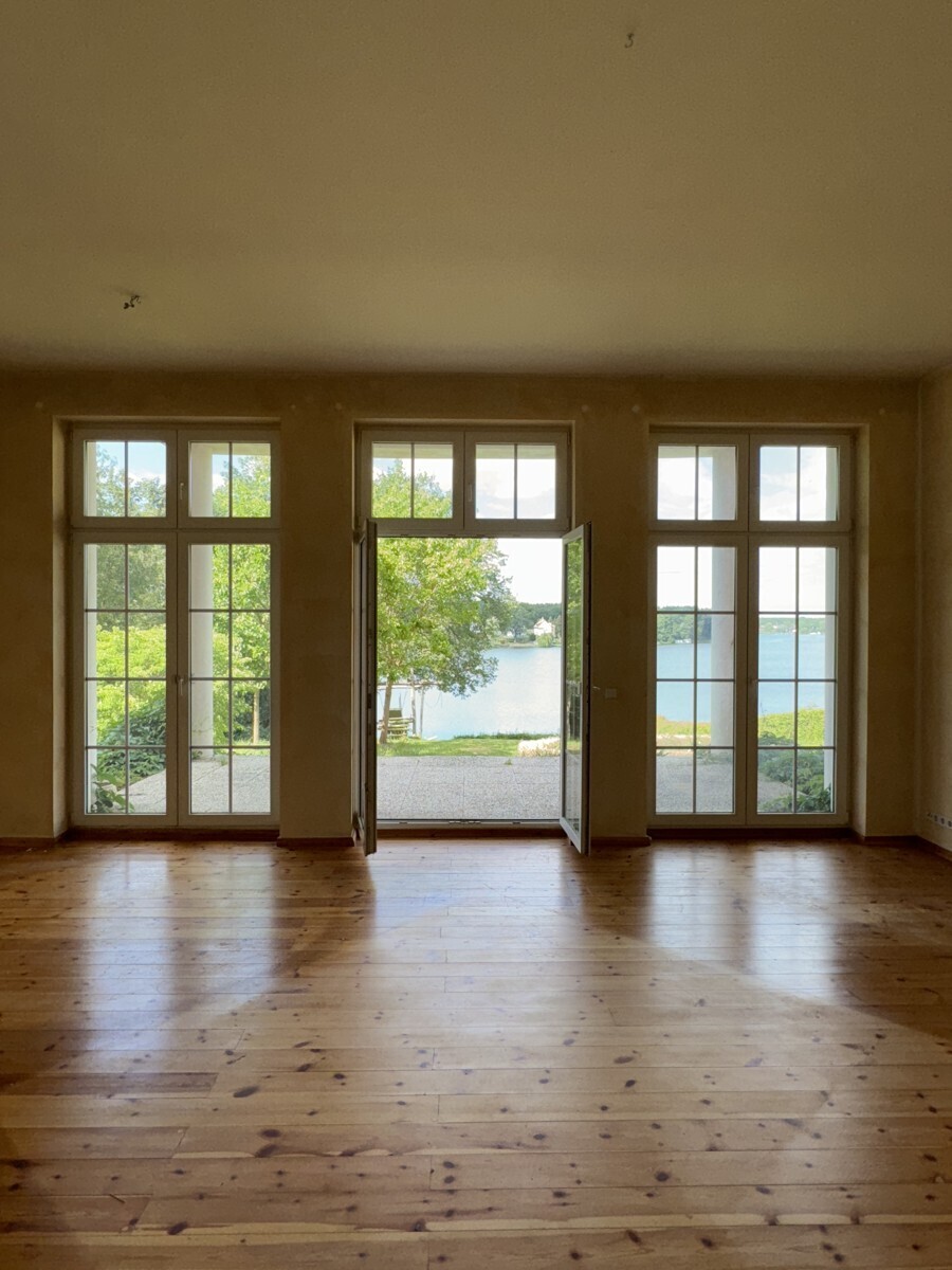 Wohnzimmer mit Terrasse