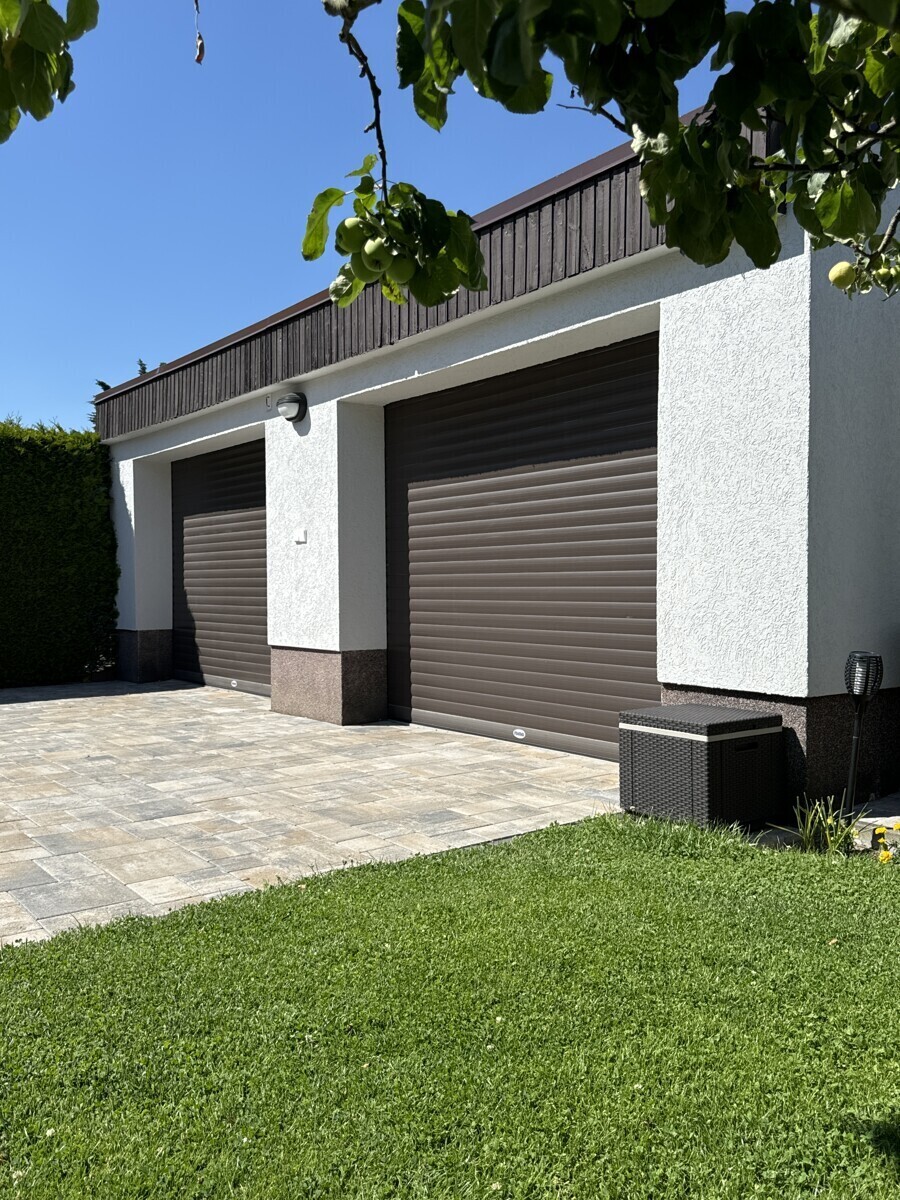 massive Doppelgarage