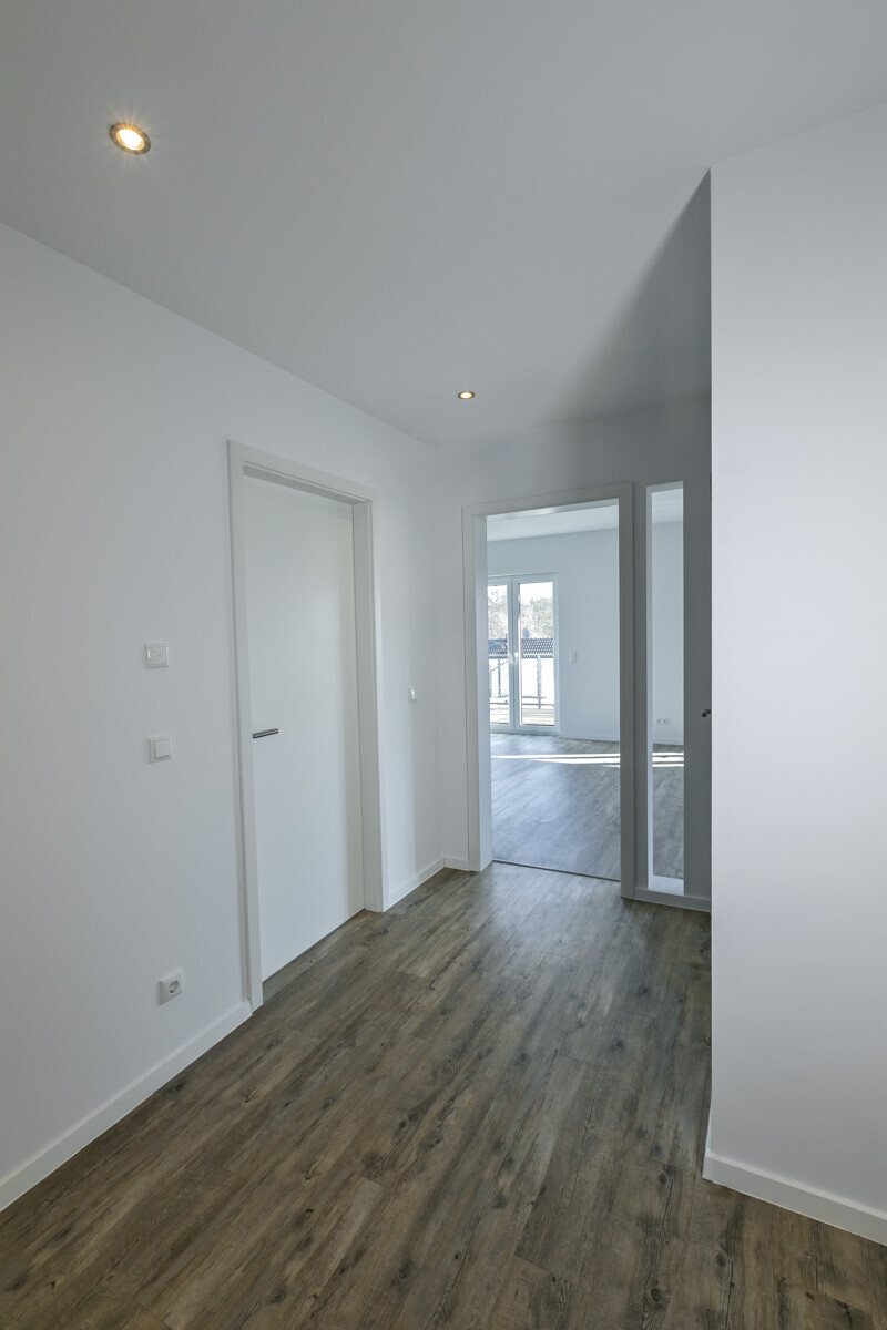 Flur mit Blick zum Wohnzimmer