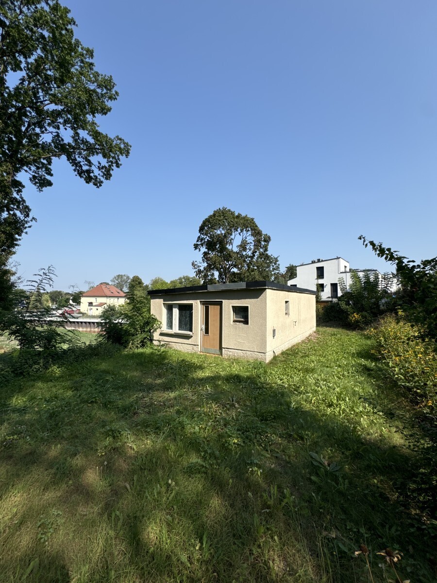 Garage auf dem Grundstück