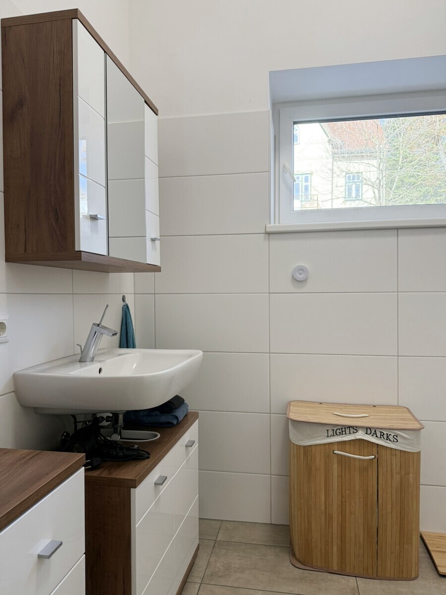 Badezimmer mit Fenster