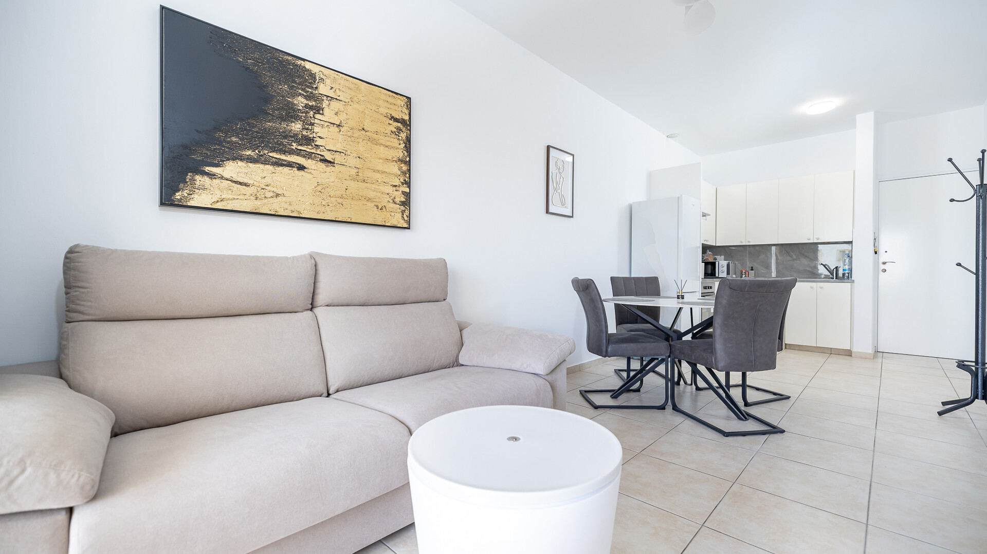 Wohnzimmer mit Küche